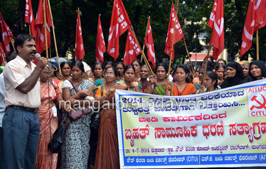 Beedi workers protest again demanding DA